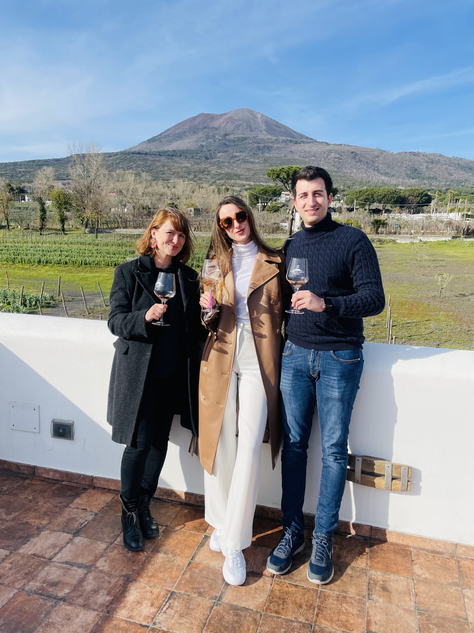 Degustacja wina w winnicy u stóp wezuwiusza, niedaleko Neapolu